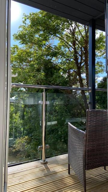 Modern Central Flat With Balcony & Free Parking On-Site Bournemouth Exteriér fotografie